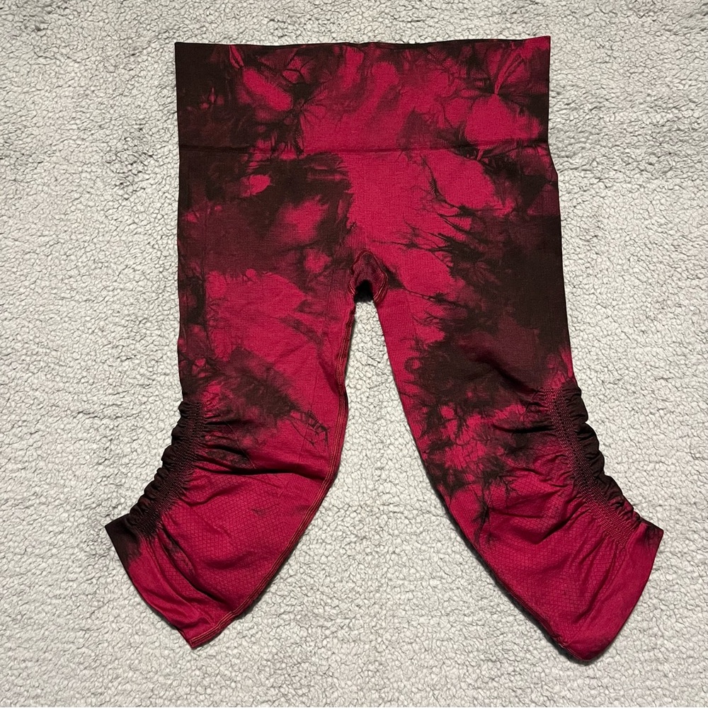 Lululemon Women’s size 6 In The Flow Red Tye Dye